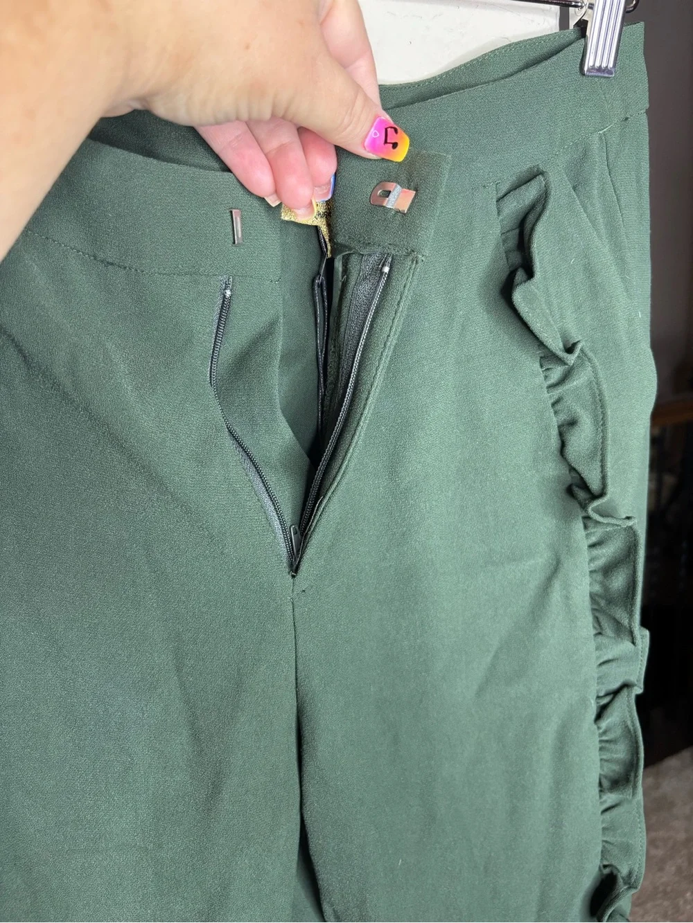 Shinestar Gold Ruffle Green Trousers Size M NEW Office Colorful Statement